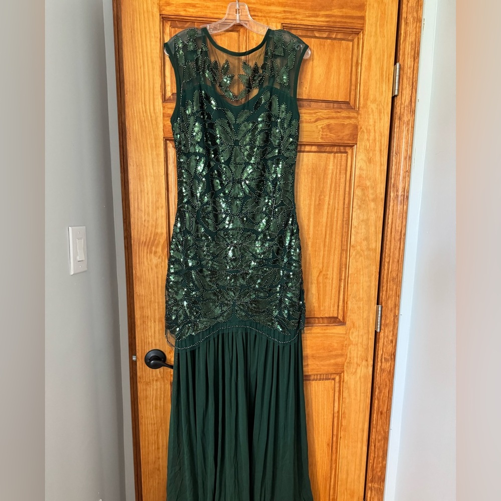 Elegant Emerald Green Sequin Evening Dress - Women